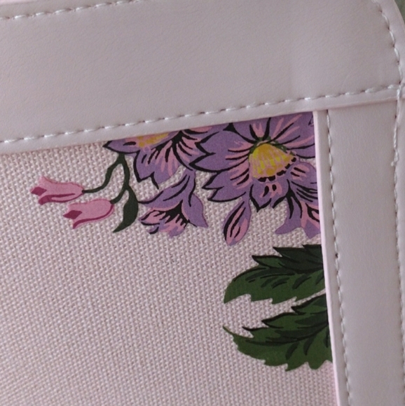 Carolina Herrera Pink Floral Clutch Bag - Picture 8 of 16